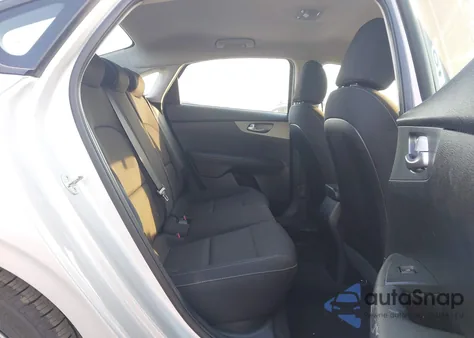 2021 Kia Forte Lxs z USA, uszkodzony, nr VIN 3KPF24AD8ME338935